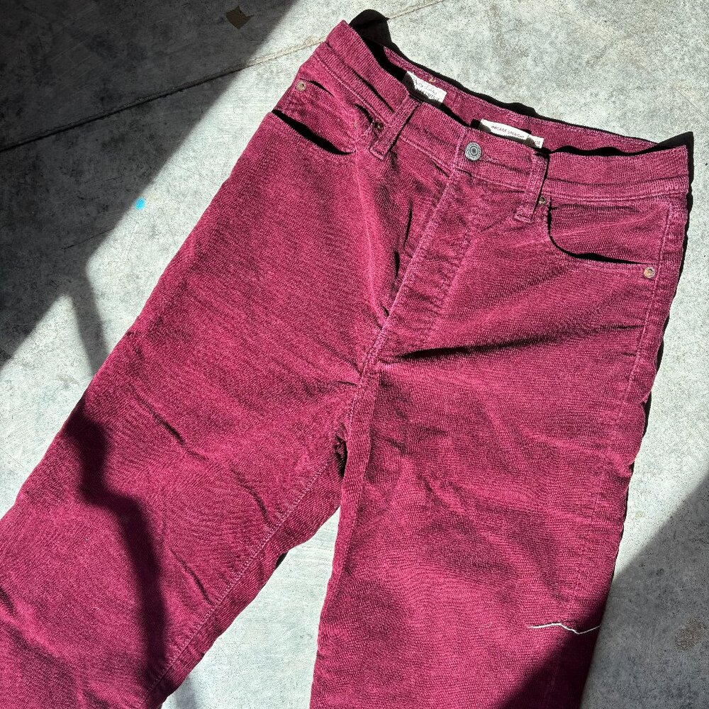 Levis Burgundy Courduroy Ribcage Straight cropped pant
